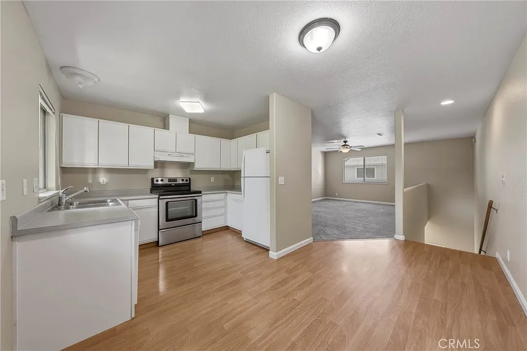 3 bed, 1.5 bath, 1198 sqft, $1,800 — Photo 4