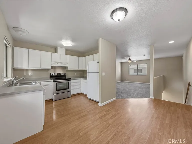 687 Armstrong St — Photo 4