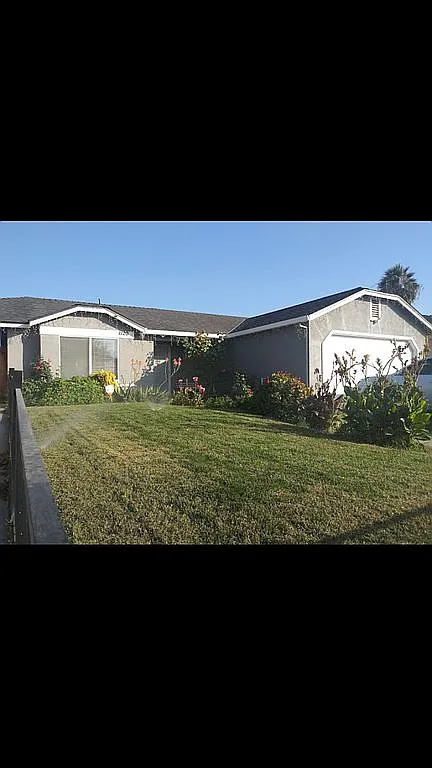 1120 Pine Tree Ln photo 1
