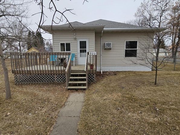 800 S 1st St, Strasburg, ND 58573