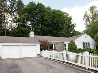 2 Dunbow Dr, Chappaqua, NY 10514