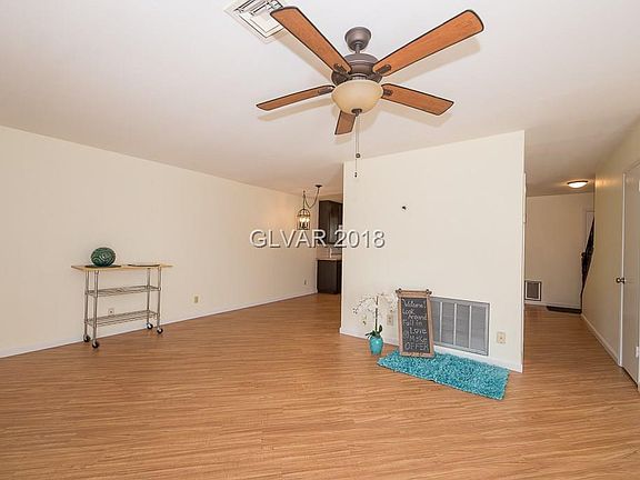 3rd image of 658 Greenbriar Townhouse Way