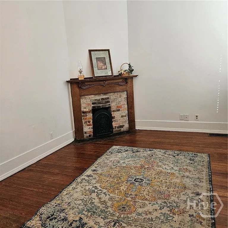 2 bed, 1.0 bath, 798 sqft, $1,950 — Photo 4