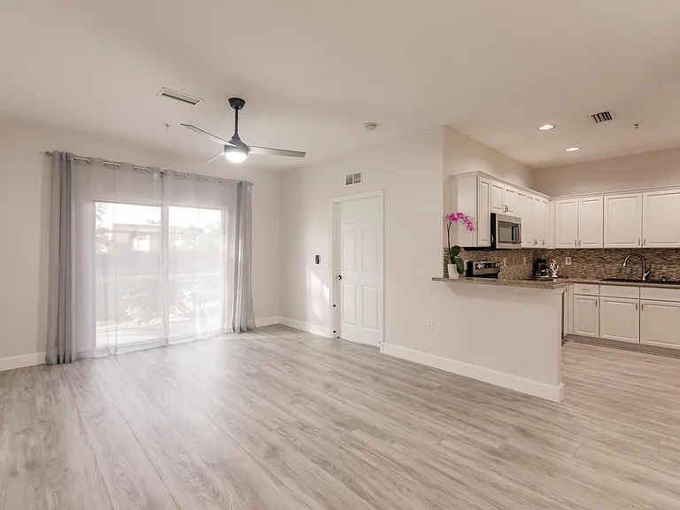 3952 Mediterranea Cir #414 — Photo 4