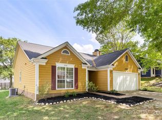 2701 Haversham Ct, Charlotte, NC 28216
