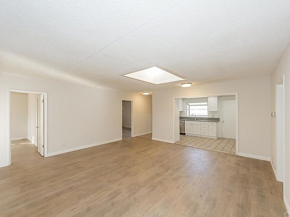 5th image of 807 N Acacia Ave