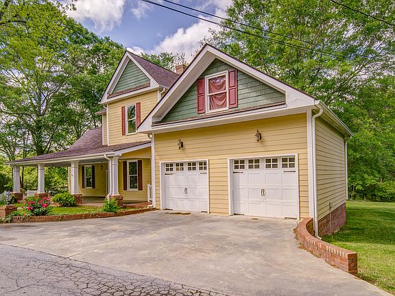 3rd image of 293 Wildwood Dr