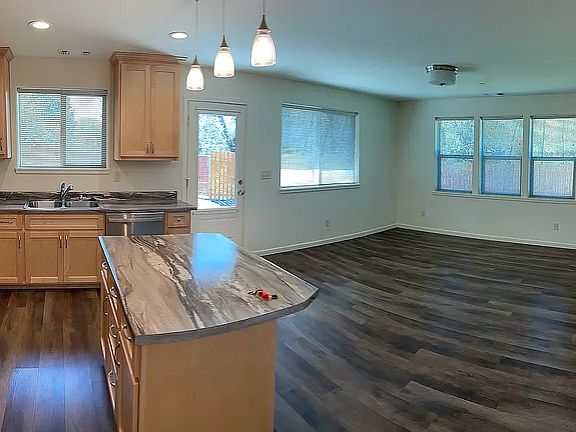 4th image of 219 E Hinckley St #Tba