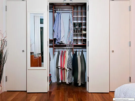 Sold by The In House Group | media 10