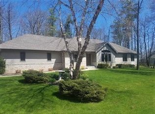 1214 Forest Hills Dr, Howards Grove, WI 53083
