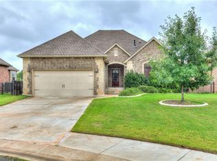 720 Dunes Cir, Edmond, OK 73003