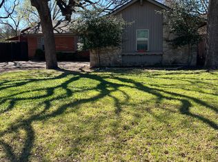 1704 Chip N Dale Dr, Arlington, TX 76012