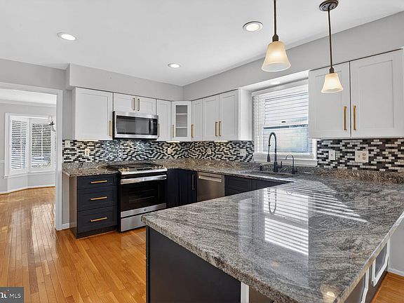 5th image of 3314 Tuckaway Ct