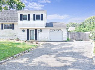 28 Park Hill Dr, Selden, NY 11784