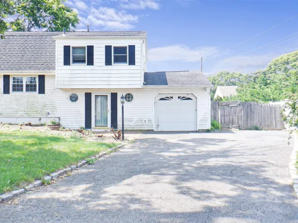 28 Park Hill Drive, Selden, NY 11784