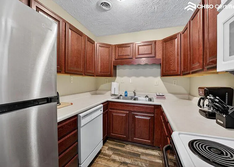 1332 W Andrew Johnson Hwy #9 — Photo 6