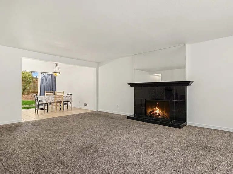 14526 NE 6th Pl #4 — Photo 9