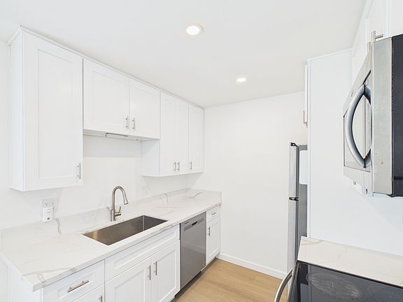 4th image of 4027 34th St APT 11