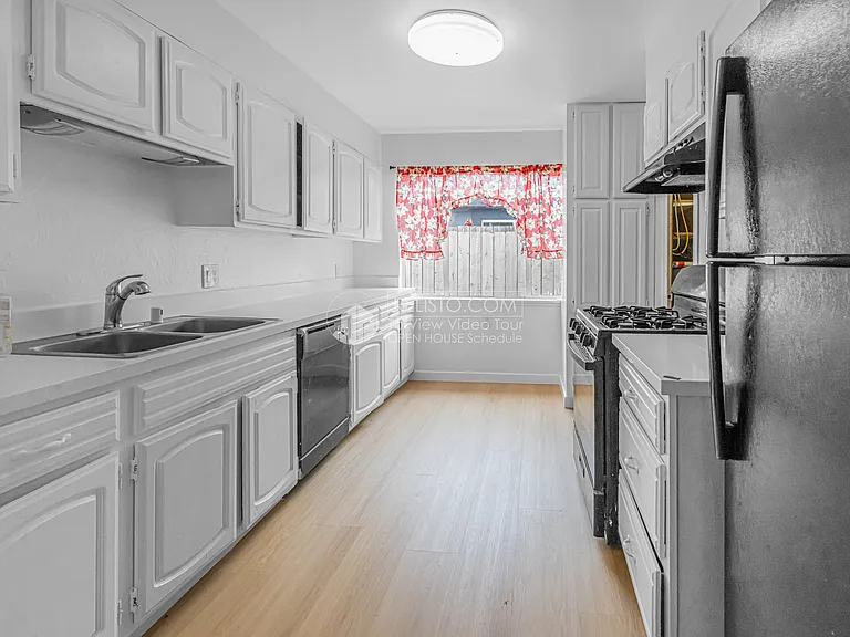 369 S 20th St — Photo 5