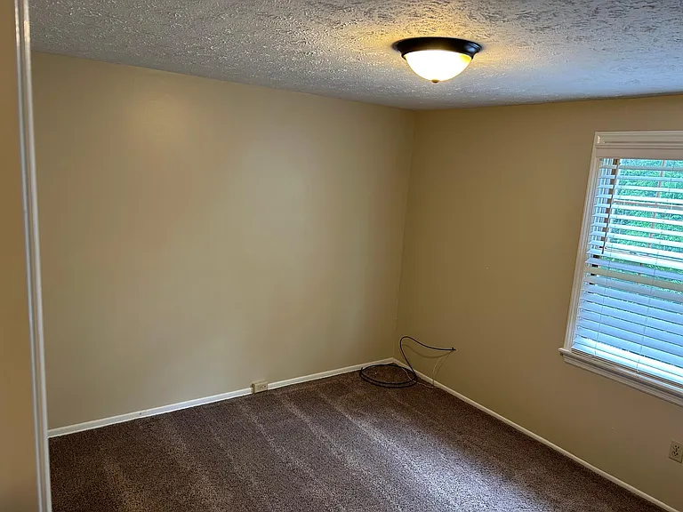 406 Hickory Cir — Photo 9