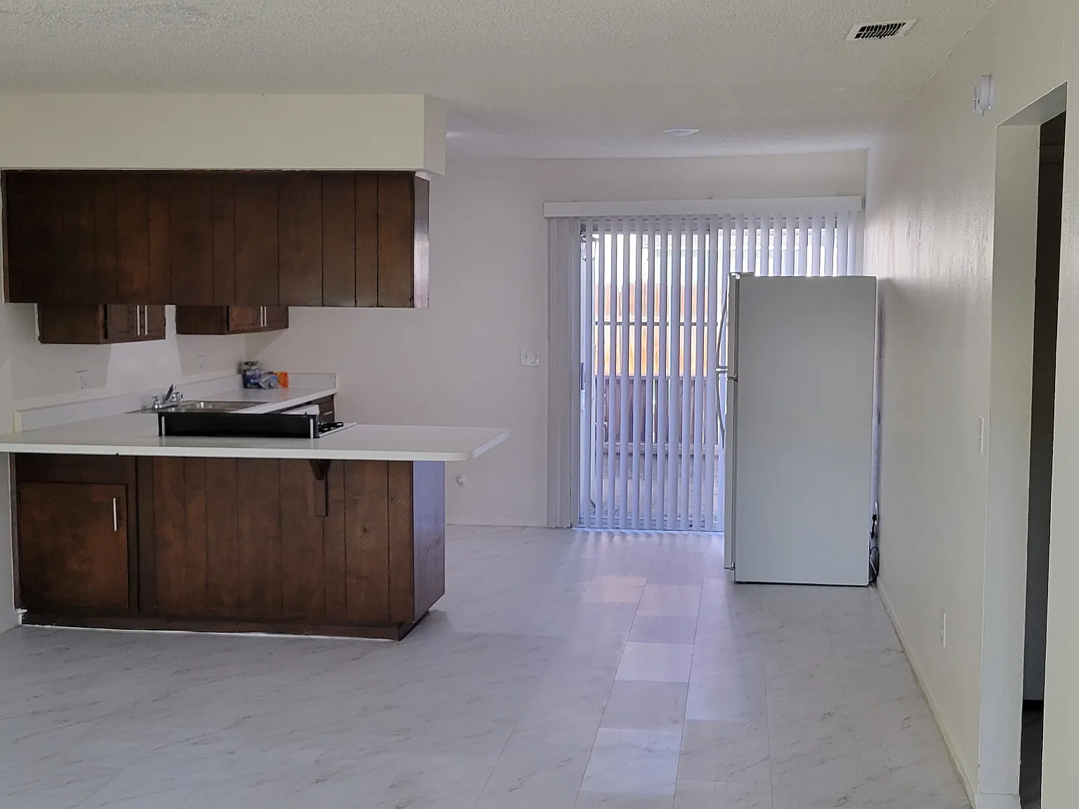 2 bed, 1090 sqft, $1,300 — Photo 2