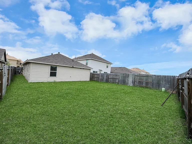 9206 Burnet Fields Dr — Photo 37