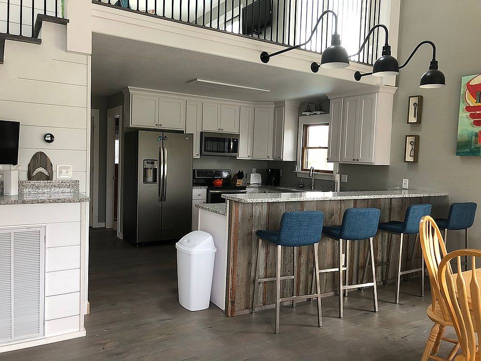 2nd image of 128 Sea Hawk Dr E