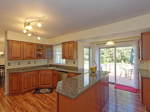 3rd image of 22 Michelle Dr