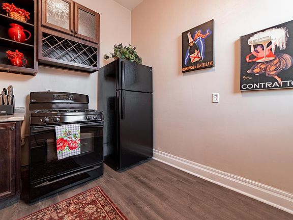 4th image of 241 Western Ave S #3