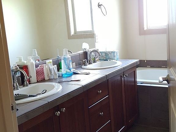 5th image of 4524 NE 93rd St