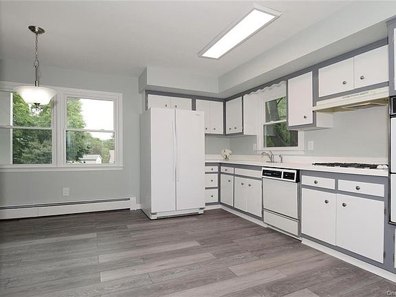 5th image of 17 Verona Ct
