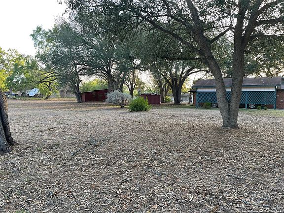 3rd image of 1040 Oakcrest Dr