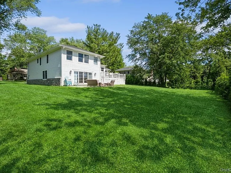 24 Sleepy Hollow Rd — Photo 27