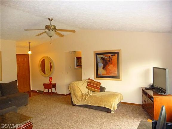 5th image of 7108 Childsdale Ave NE