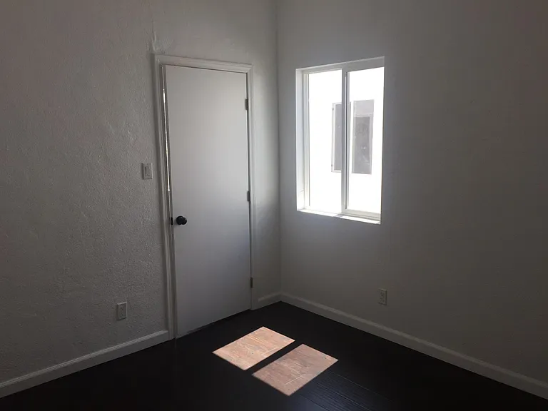 2415 S Ridgeley Dr — Photo 11
