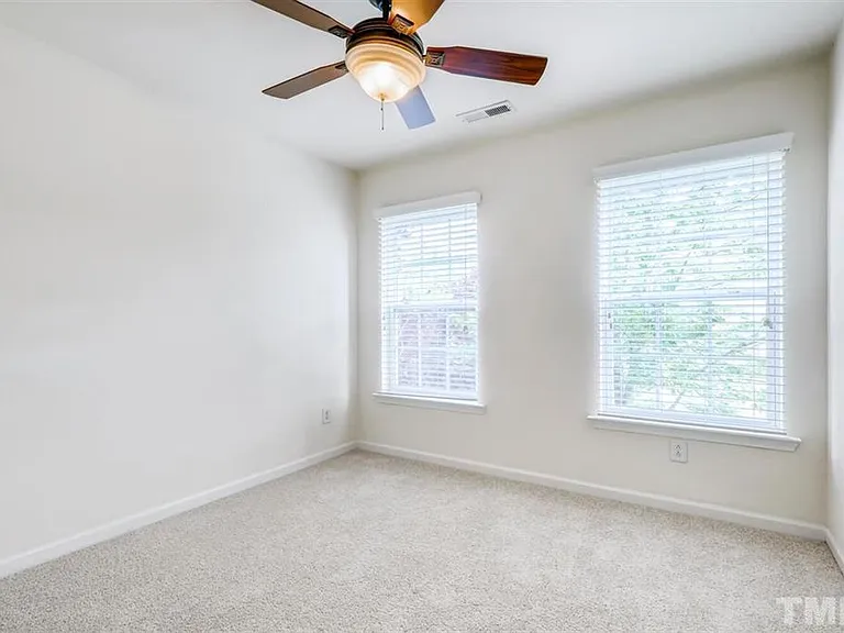 1003 Remington Oaks Cir — Photo 13