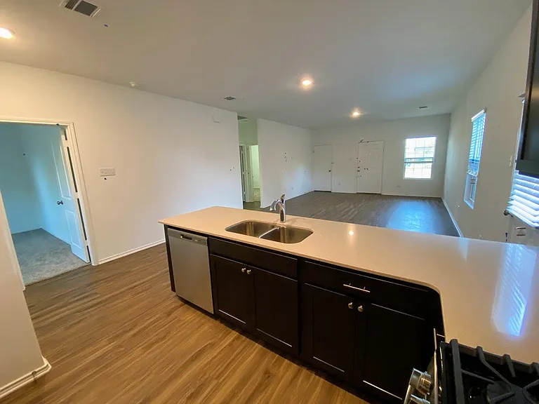 449 Gabbro Gdns — Photo 4