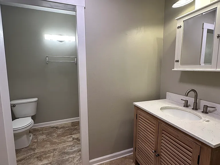 Sitting Room attached to Bath - separate sink and shower rooms