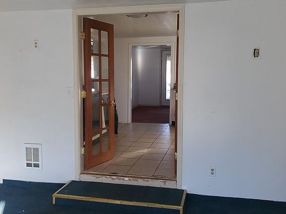 5th image of 151 D St