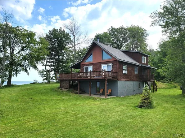 16291 Ontario Dr, Sterling, NY 13156