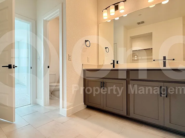 1016 Brickell Loop — Photo 18