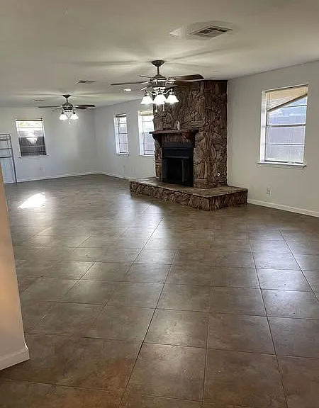 2504 Kenneth Dr — Photo 2