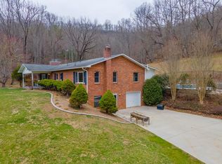 212 Dobson Mountain Rd, Franklin, NC 28734
