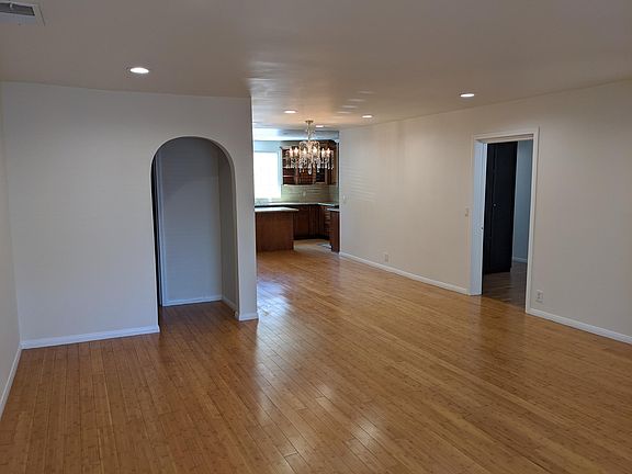 4th image of 17462 Emelita St