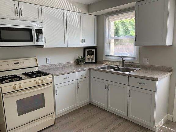 5th image of 1615 Lincoln Way E APT 2