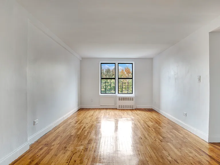 3255 Randall Ave #3D — Photo 1