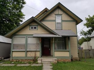 1135 Lyon St, Carthage, MO 64836