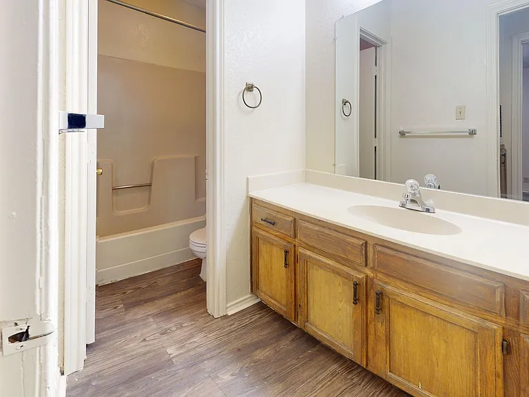 706 W Sycamore St — Photo 18