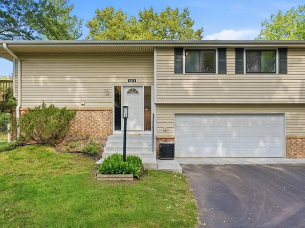 1273 Timbershore Ln, Eagan, MN 55123