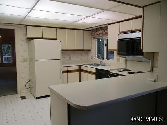 3rd image of 306 Laurel Oak Ln